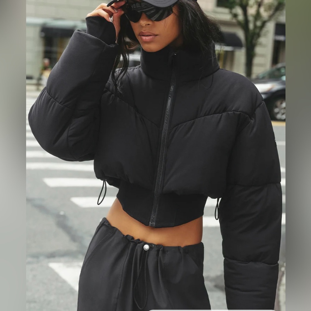 Alo Yoga Main Act Corset Puffer jacket in size small